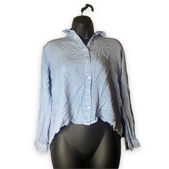 STYLE Envy Blue long sleeve button down hi-low blouse - Picture 1 of 6